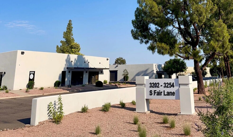 3234 S Fair Ln, Tempe, AZ à louer - Photo de l’immeuble – Image 1 sur 7