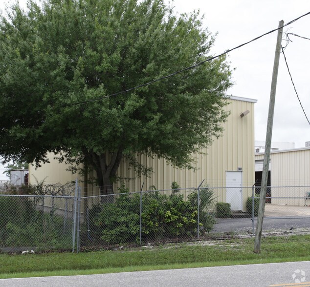 215 E Mckenzie St, Punta Gorda, FL à vendre - Photo de l’immeuble – Image 2 sur 2