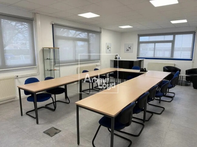 Plus de détails pour Local d’activités à vendre