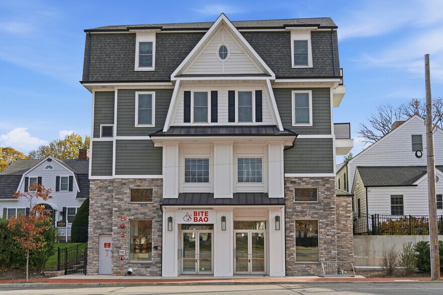 1080 New York Ave, Huntington Station, NY à vendre - Photo de l’immeuble – Image 1 sur 25