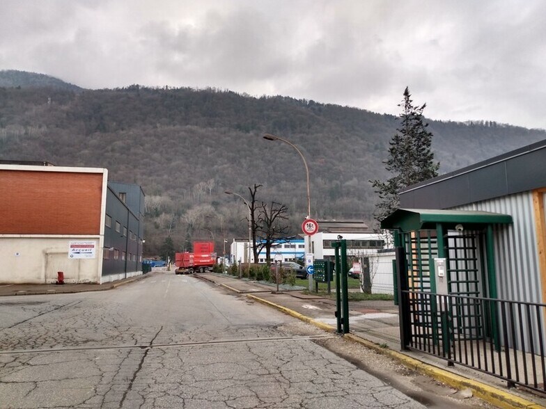 Industriel/Logistique dans Le Cheylas à louer - Photo de l’immeuble – Image 2 sur 3
