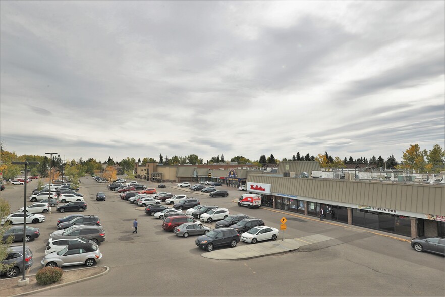 2525 Woodview Dr SW, Calgary, AB à louer - Photo de l’immeuble – Image 3 sur 3