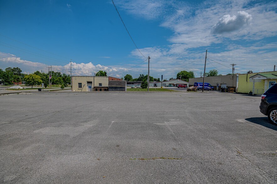 109 W Lincoln St, Tullahoma, TN à louer - Autre – Image 2 sur 33