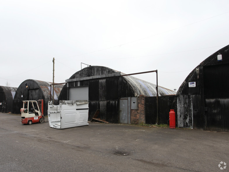 Boughton Industrial Estate portefeuille de 40 biens à vendre sur LoopNet.fr - Photo principale – Image 3 sur 26