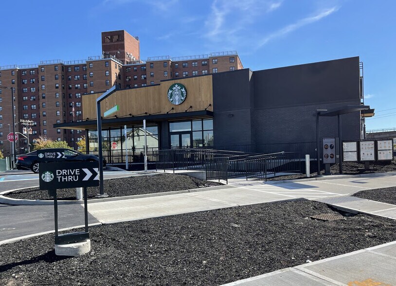 72-10 Beach Channel Dr, Far Rockaway, NY à louer - Photo de l’immeuble – Image 3 sur 5