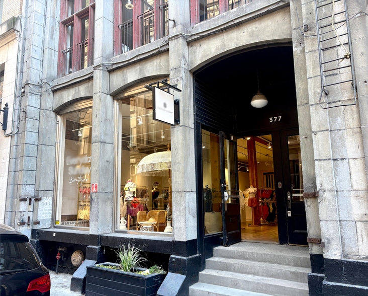 377 Rue Saint-Paul O, Montréal, QC à louer - Photo de l’immeuble – Image 3 sur 7