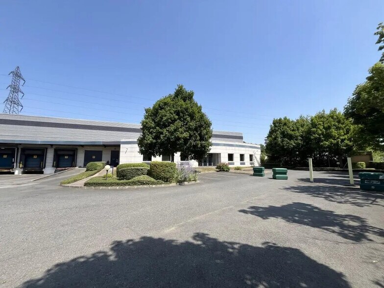 Bureau dans Lisses à louer - Photo de l’immeuble – Image 2 sur 13