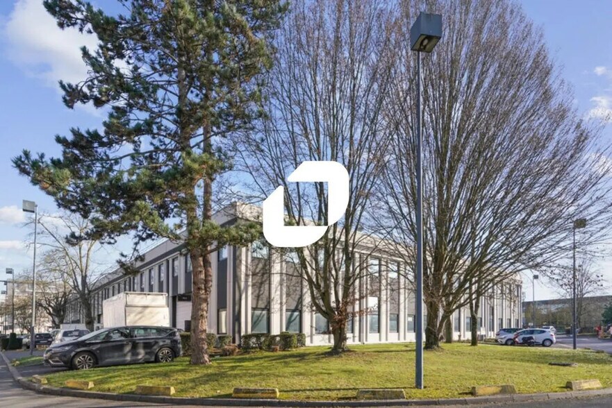 Local d’activités dans Lognes à louer - Photo de l’immeuble – Image 3 sur 13