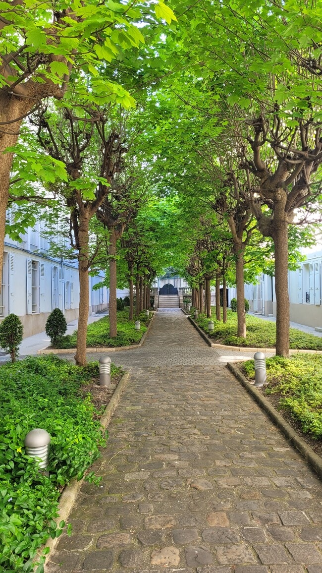 Plus de détails pour 11 Rue Chateaubriand, Paris - Logement à vendre