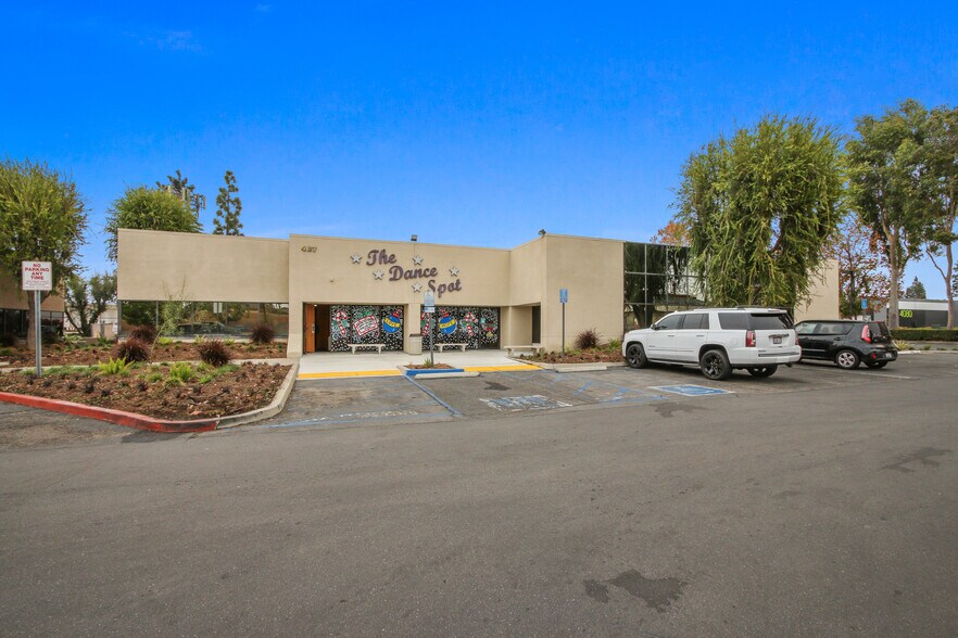 363-435 E Imperial Hwy, Fullerton, CA à louer - Photo de l’immeuble – Image 3 sur 4