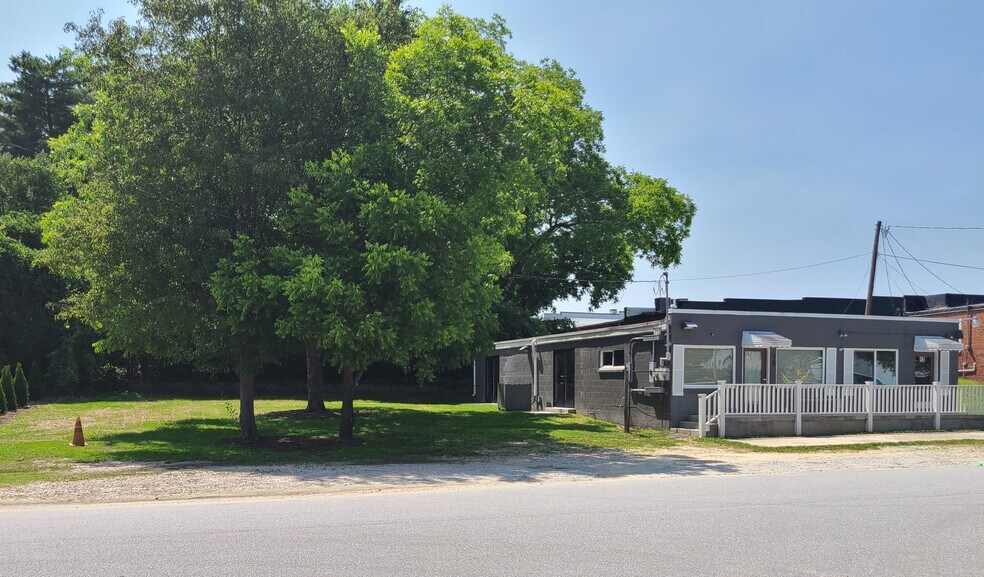 12-16 S Pine St, Wendell, NC à louer - Photo de l’immeuble – Image 2 sur 17