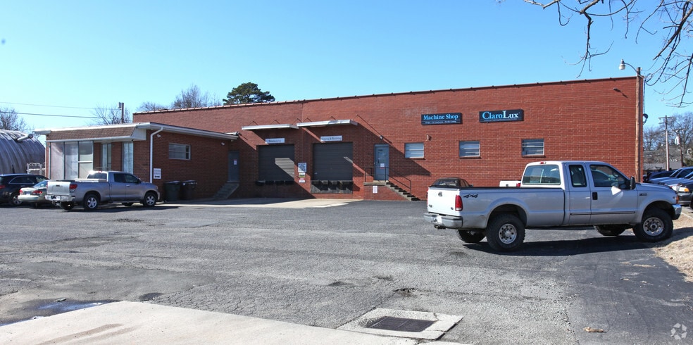 1039 Westside Dr, Greensboro, NC à louer - Photo principale – Image 2 sur 8