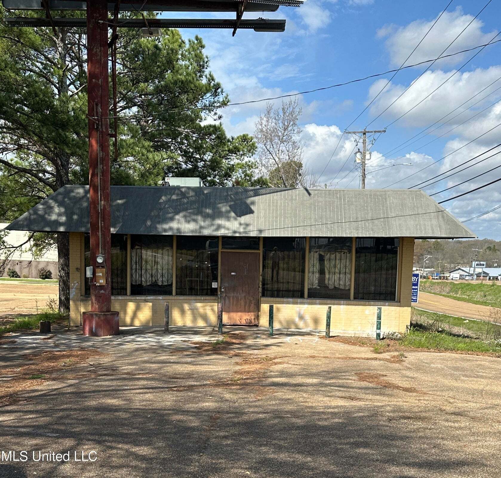 4105 Robinson St, Jackson, MS à vendre Photo principale– Image 1 sur 2