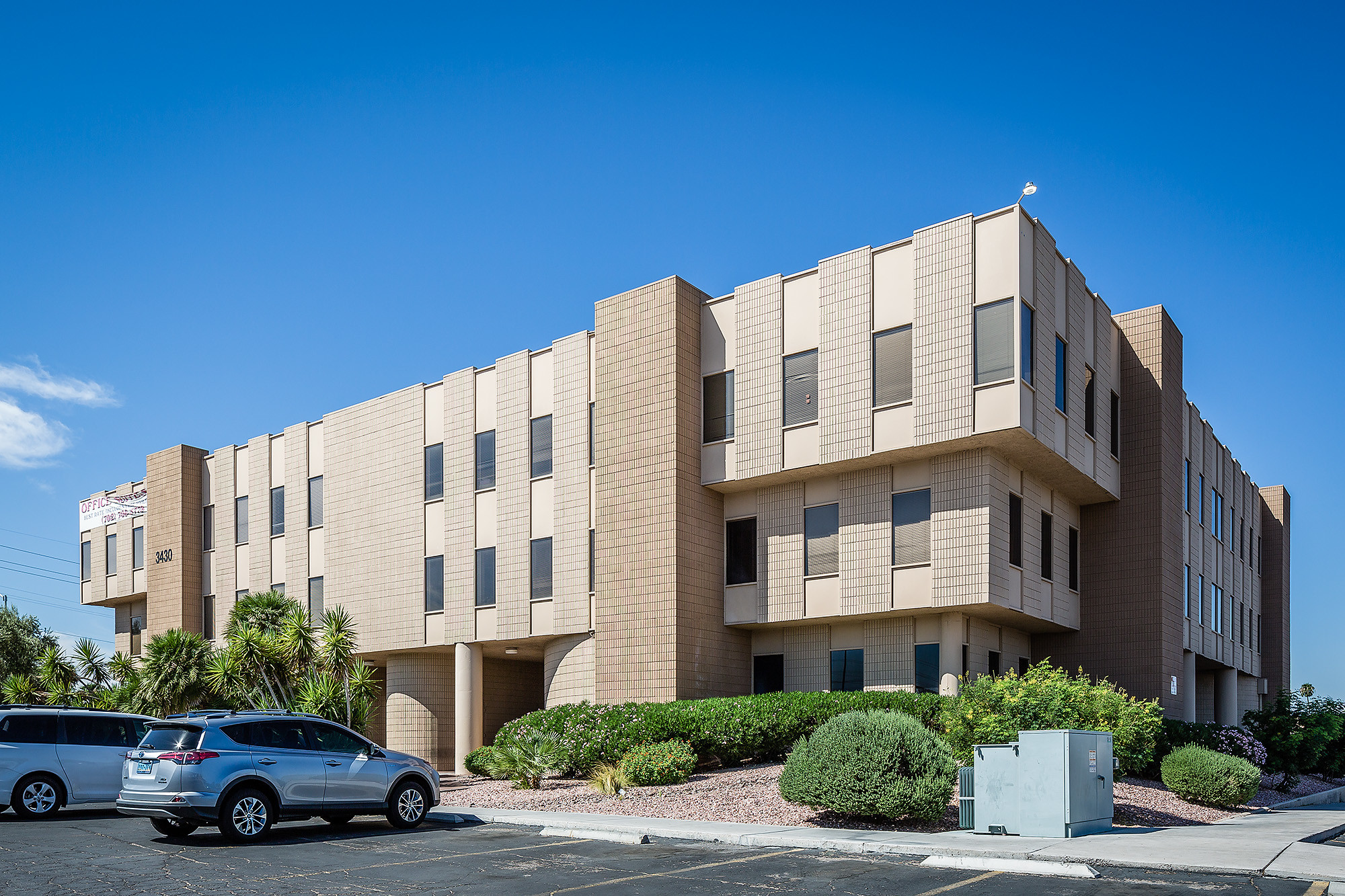 3430 E Flamingo Rd, Las Vegas, NV à louer Photo de l’immeuble– Image 1 sur 6