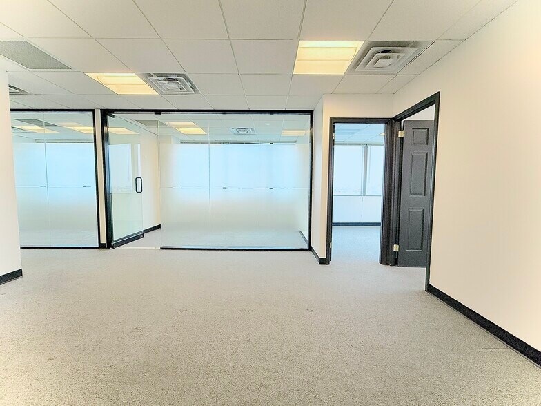 136-17 39th Ave, Flushing, NY à vendre - Photo de l’immeuble – Image 2 sur 12