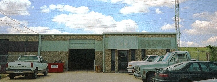 3434 Doug Dr, Dallas, TX à louer - Photo de l’immeuble – Image 2 sur 3