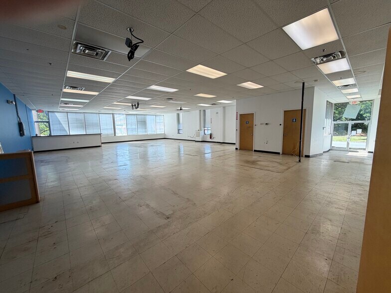49-55 Fadem Rd, Springfield, NJ à louer - Photo de l’immeuble – Image 2 sur 6