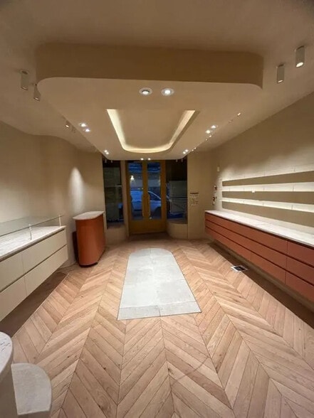 Local commercial dans Paris à louer - Photo de l’immeuble – Image 3 sur 5