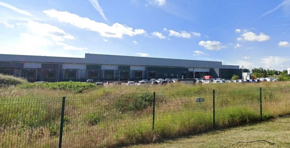 Local d’activités dans Saint-Ouen-l'Aumône à louer - Photo de l’immeuble – Image 2 sur 18