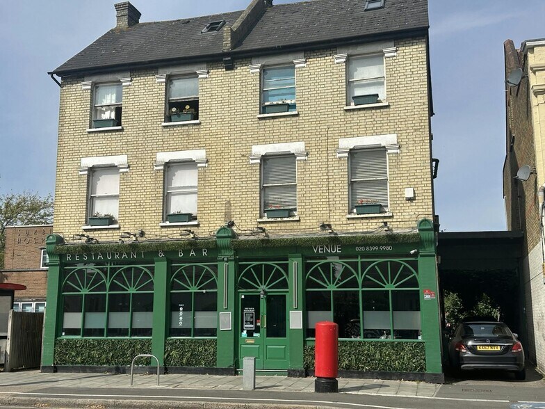 90-92 Ewell Rd, Surbiton à louer - Photo de l’immeuble – Image 2 sur 9