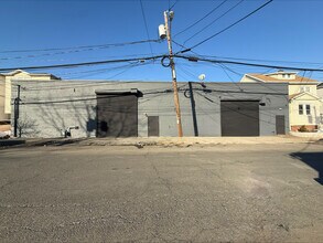 833 Bond St, Elizabeth, NJ à louer Photo intérieure– Image 2 sur 16