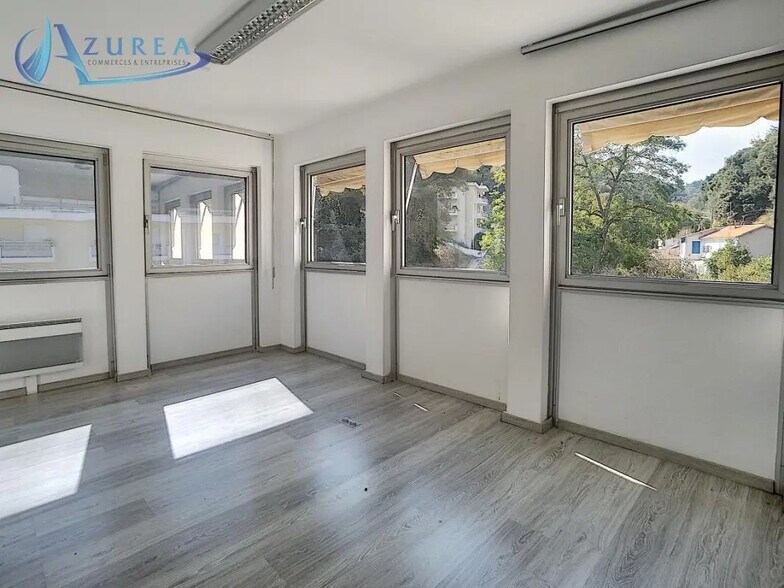Bureau dans Nice à louer - Photo de l’immeuble – Image 1 sur 10