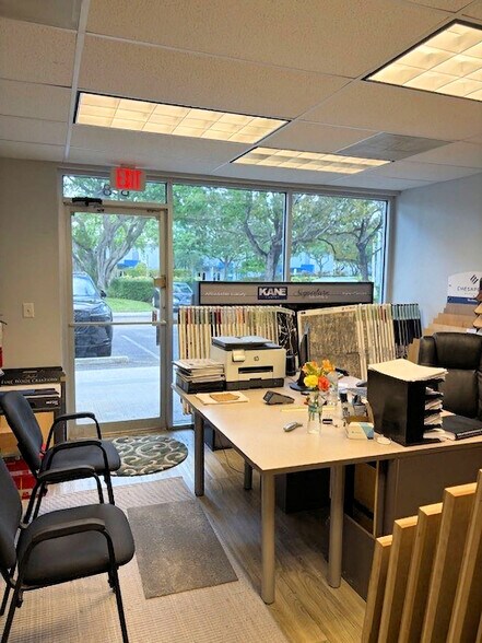6601 Lyons Rd, Pompano Beach, FL à louer - Photo intérieure – Image 2 sur 12