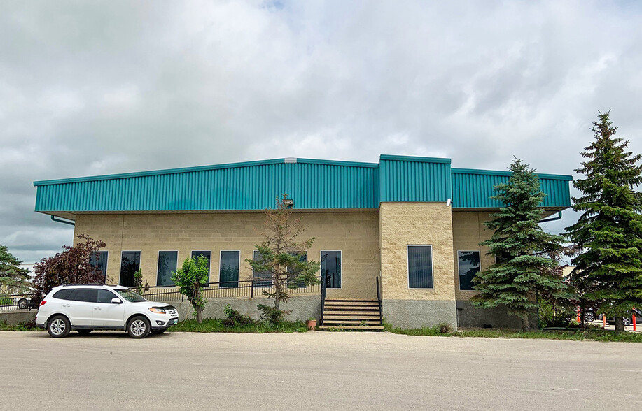 2575 Inkster Blvd, Winnipeg, MB à louer - Photo de l’immeuble – Image 1 sur 5