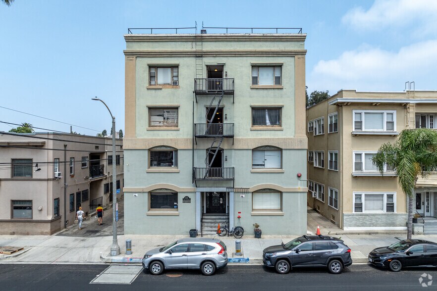 323 W 4th St, Long Beach, CA à vendre - Photo de l’immeuble – Image 2 sur 5