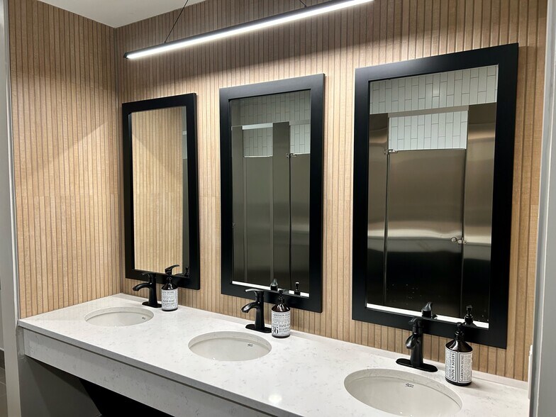 5775 Perimeter Dr, Dublin, OH à louer - Photo intérieure – Image 3 sur 28