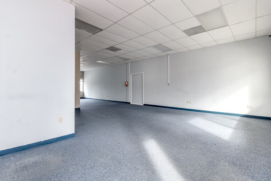 3721 Kitsap Way, Bremerton, WA à louer - Photo intérieure – Image 3 sur 52