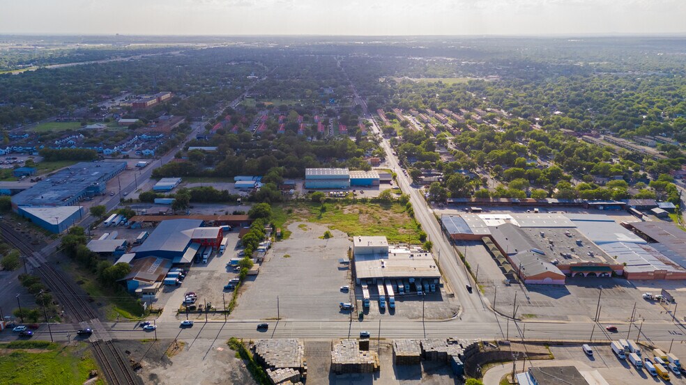 1625 S Zarzamora St, San Antonio, TX à louer - Photo de l’immeuble – Image 3 sur 10