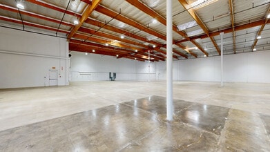 1137 E Philadelphia St, Ontario, CA à louer Numérisation 3D Matterport– Image 1 sur 15
