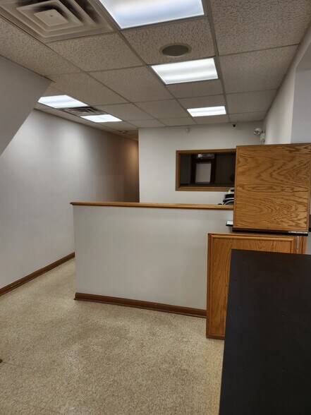 6135 N Elston Ave, Chicago, IL à vendre - Photo de l’immeuble – Image 3 sur 11