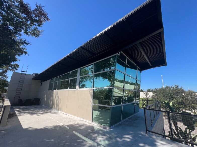 4007 N Taliaferro Ave, Tampa, FL à louer - Photo de l’immeuble – Image 3 sur 7