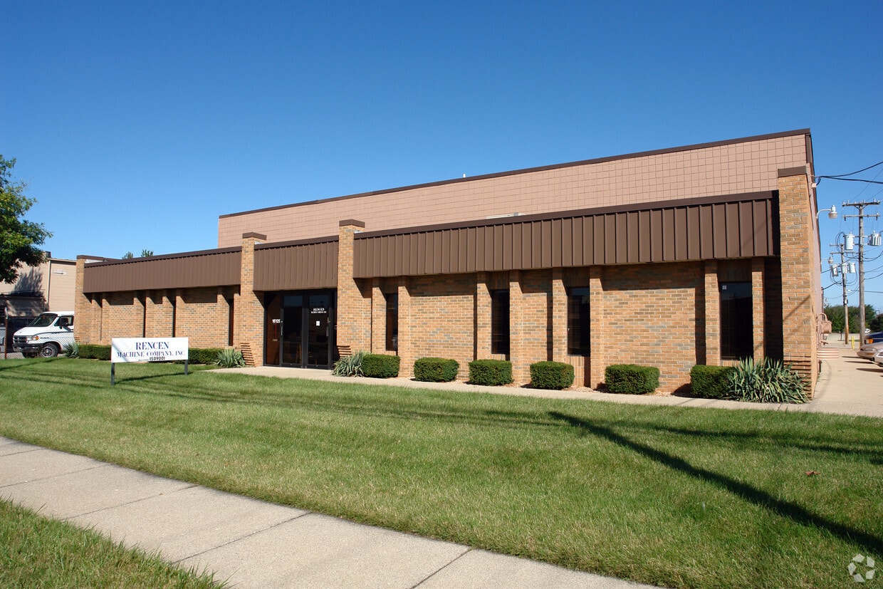 16129 Common Rd, Roseville, MI à louer Photo de l’immeuble– Image 1 sur 9