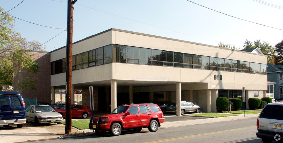 810 Main St, Hackensack, NJ à louer - Photo de l’immeuble – Image 1 sur 10