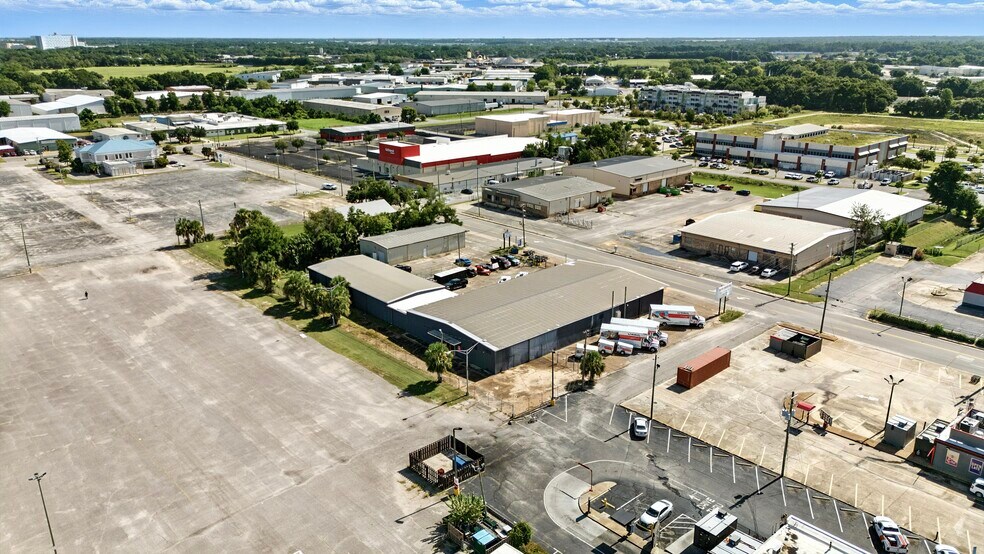 Industrial Warehouse & Showroom Complex portefeuille de 2 biens à vendre sur LoopNet.fr - Photo de l’immeuble – Image 2 sur 57