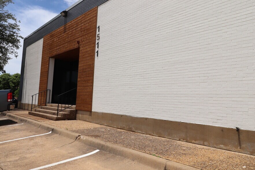 1511-1523 Prudential Dr, Dallas, TX à louer - Photo de l’immeuble – Image 2 sur 3