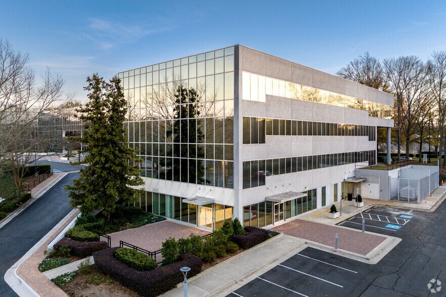 2101 Rexford Rd, Charlotte, NC à louer - Photo de l’immeuble – Image 2 sur 8