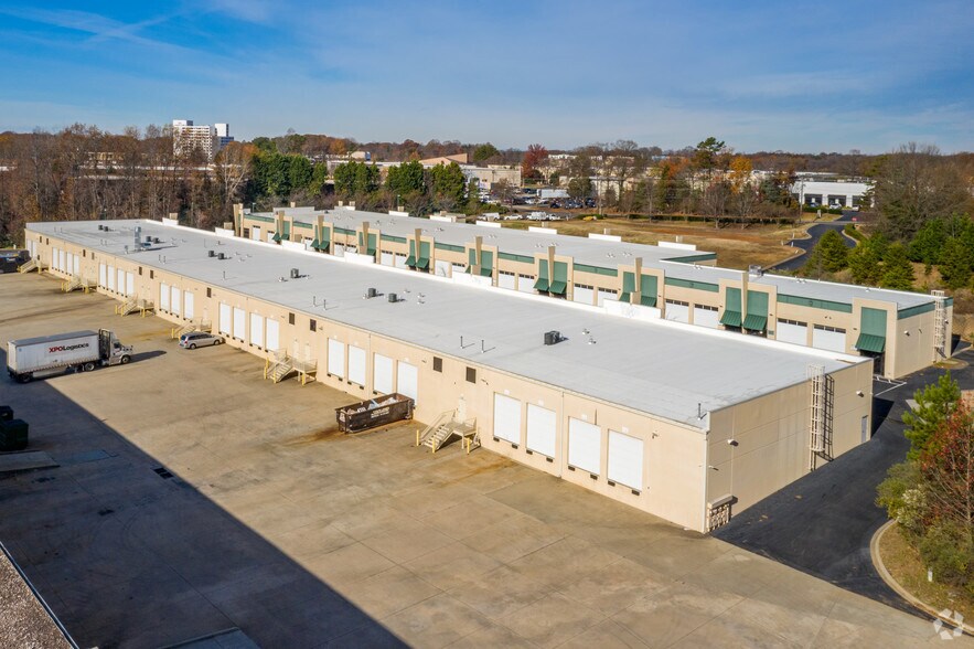 652 Griffith Rd, Charlotte, NC à louer - Photo de l’immeuble – Image 2 sur 7