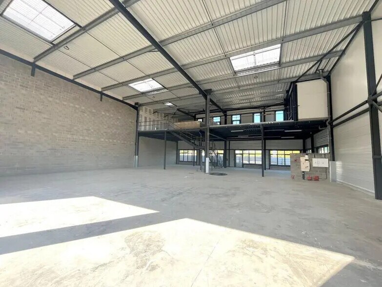 Local d'activités dans Buchelay à vendre - Photo de l’immeuble – Image 2 sur 11