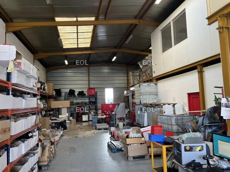 Local d’activités dans Vénissieux à louer - Photo de l’immeuble – Image 3 sur 13