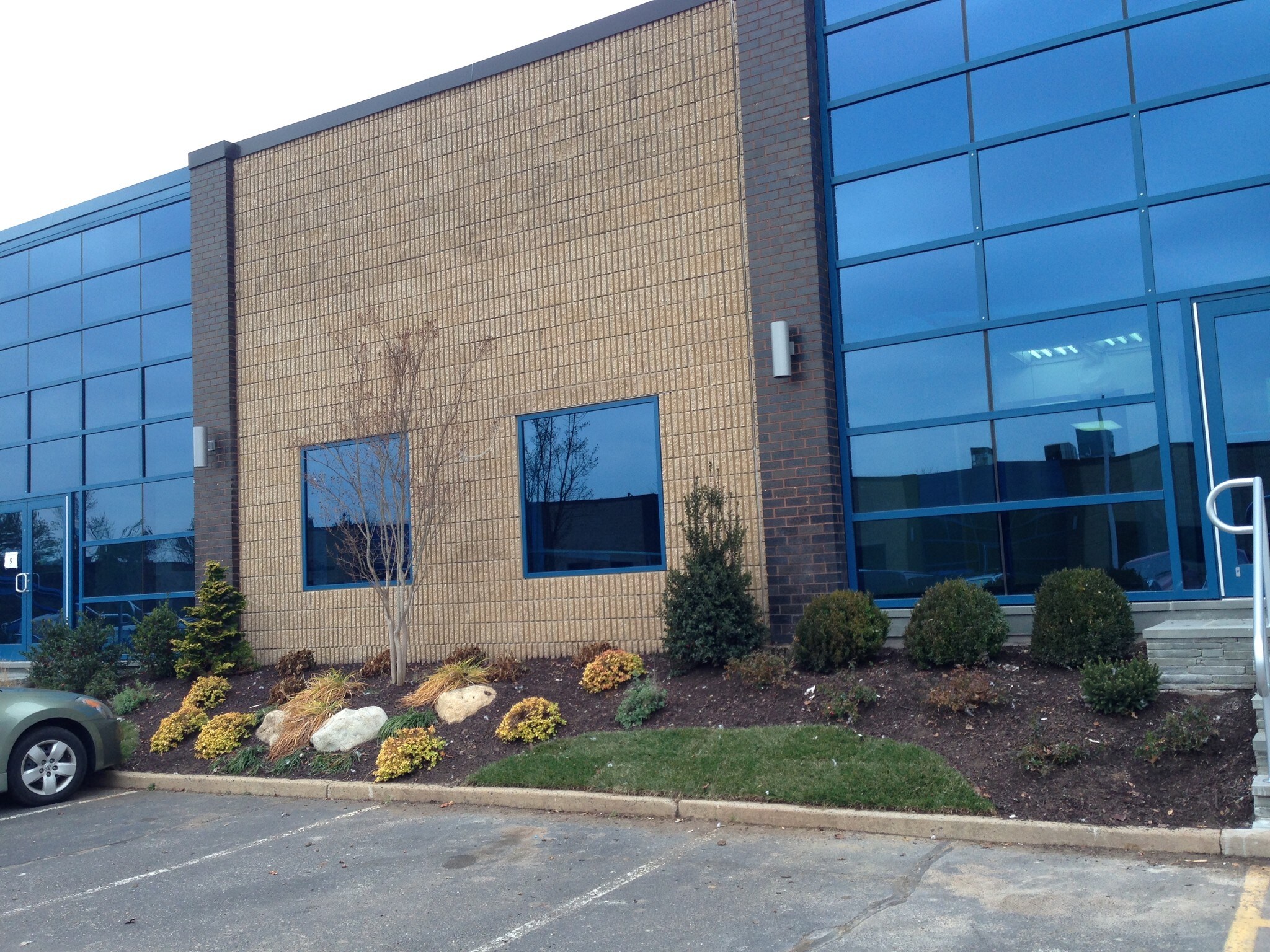 3005 Hadley Rd, South Plainfield, NJ à louer Photo principale– Image 1 sur 7