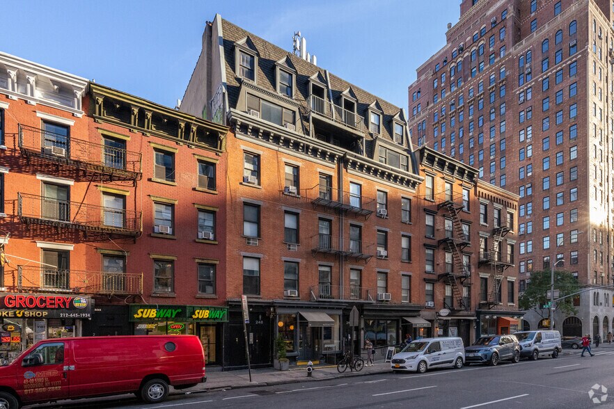 248 10th Ave, New York, NY à vendre - Photo de l’immeuble – Image 3 sur 5