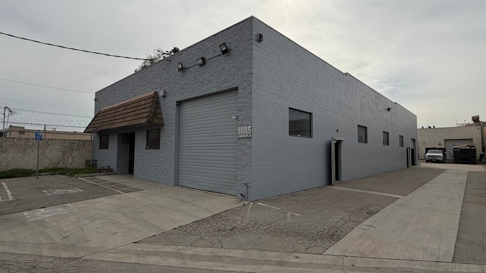 9003-9005 Norris Ave, Sun Valley, CA à louer - Photo de l’immeuble – Image 3 sur 4