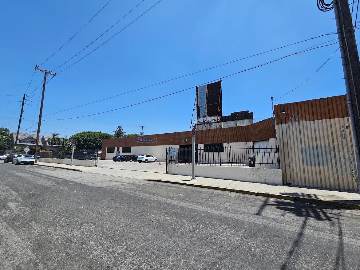 777 E Washington Blvd, Los Angeles, CA à louer Photo de l’immeuble– Image 1 sur 24