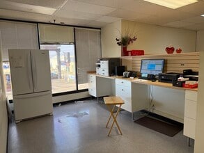 16430-16438 Vanowen St, Van Nuys, CA à louer Photo intérieure– Image 2 sur 5