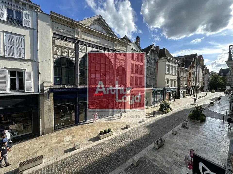 Local commercial dans Troyes à louer Photo de l’immeuble– Image 1 sur 2