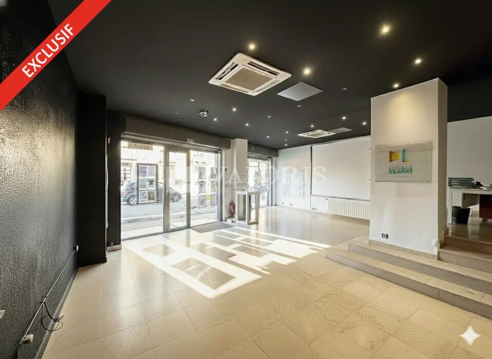 Local commercial dans Villefranche-sur-Saône à louer Photo principale– Image 1 sur 12